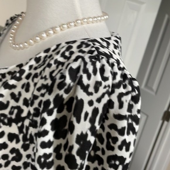 White House Black Market animal print long-slv w/ puffy shoulders. Button back. - Picture 5 of 12